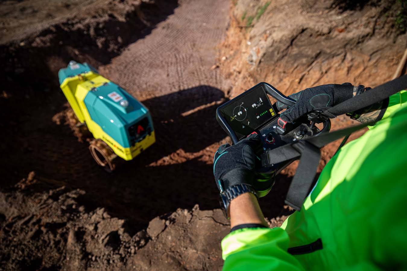 ARR_1575-2_Trench_Roller_CZ_03_241128.jpg