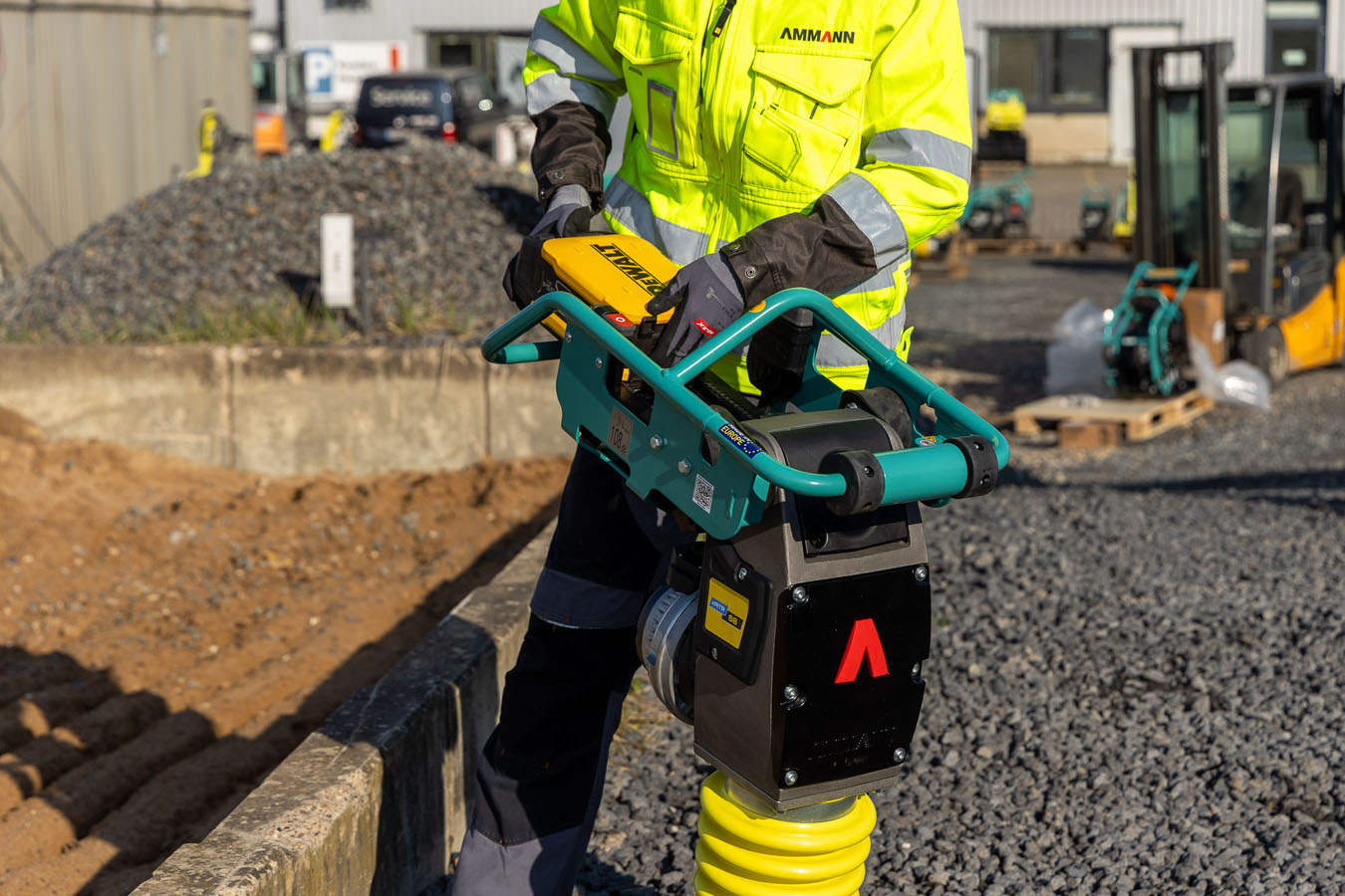 Ammann_DeWalt_eATR_68_Rammer_01_250826.jpg