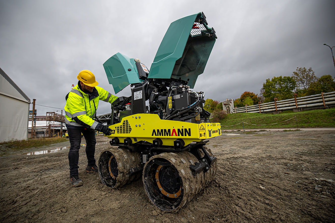 ARR_1585-2_Trench_roller_24_260114.jpg